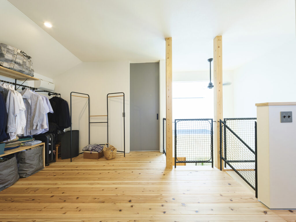 土間にハンモック。犬も喜ぶ家