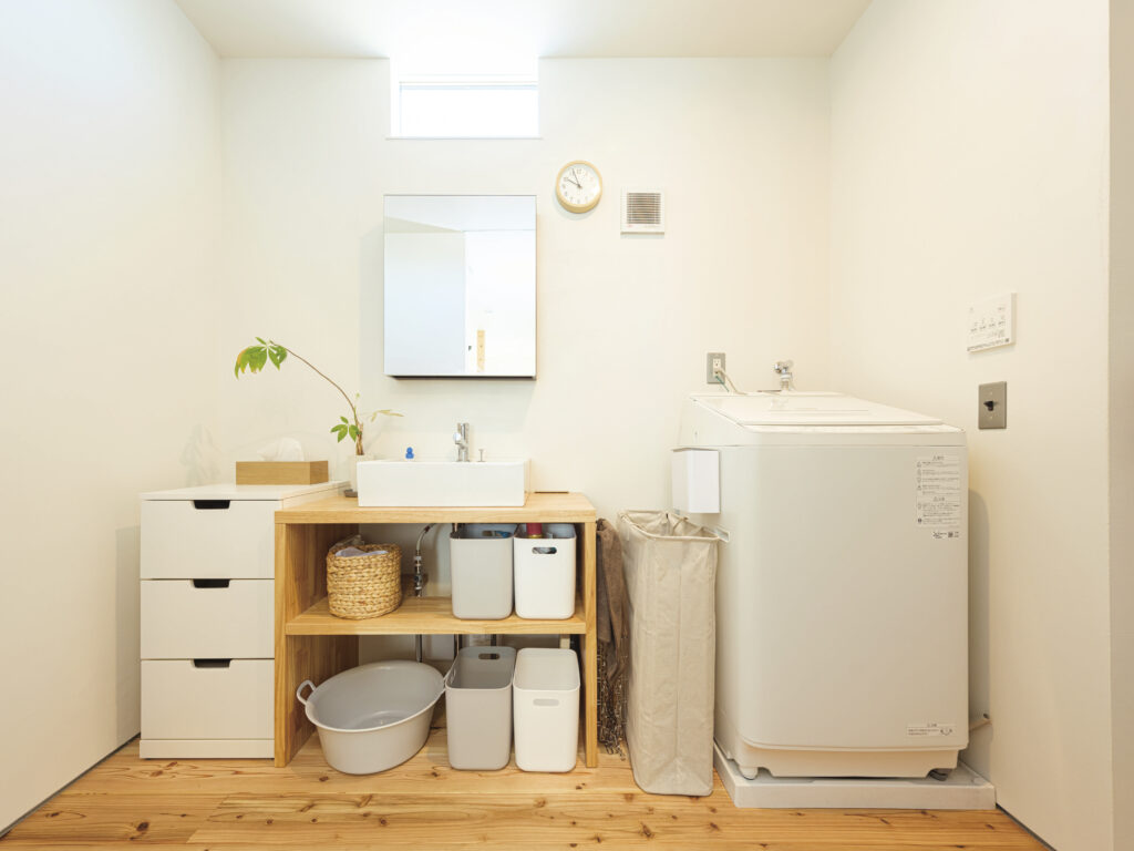 土間にハンモック。犬も喜ぶ家